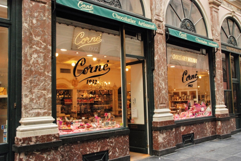 patisserie-ESCRAGNOLLES-min_chocolate_chocolaterie_shop_luxury_chic_gallery_brussels_belgium-558146